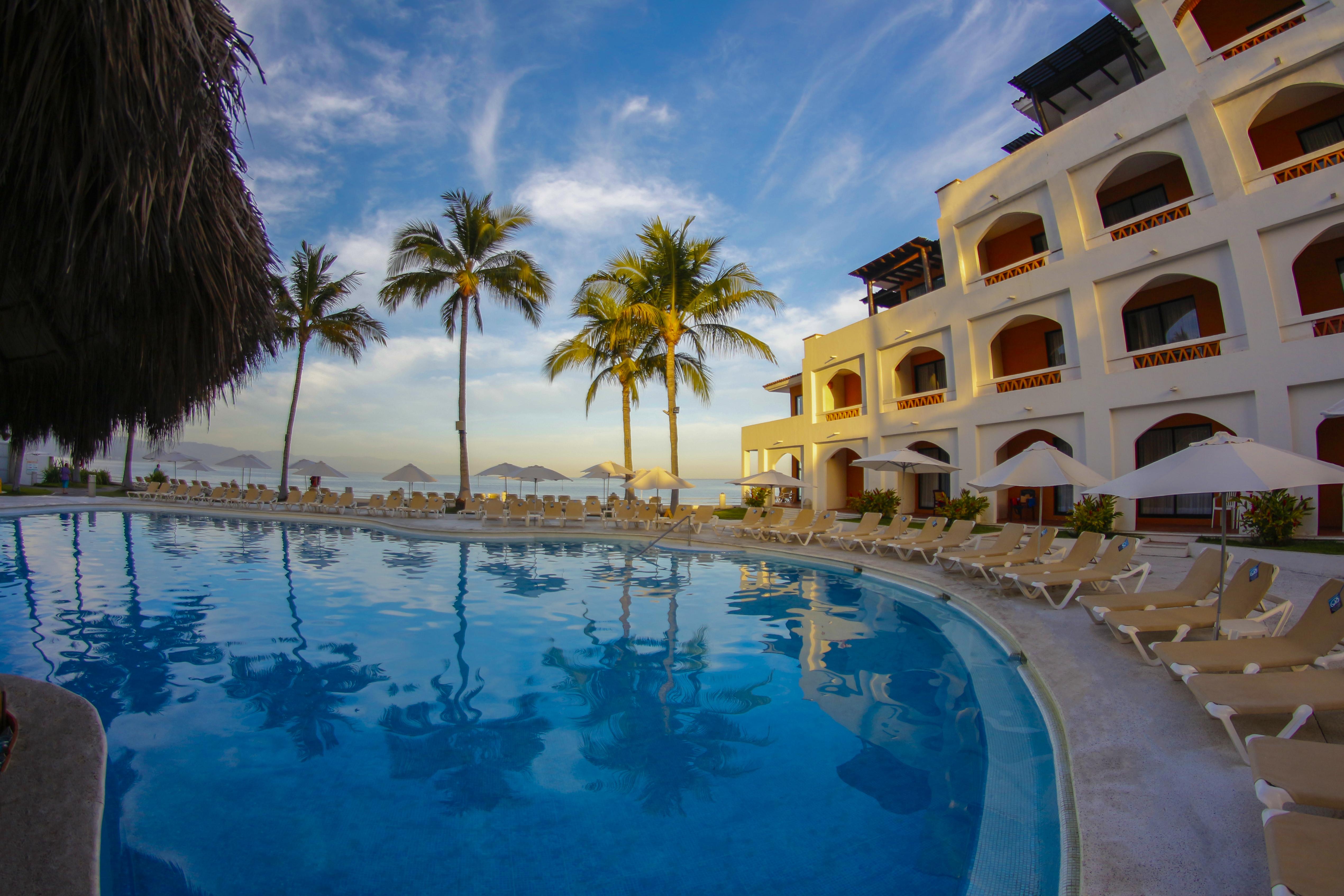 PLAZA PELICANOS CLUB BEACH RESORT | ⋆⋆⋆⋆ | PUERTO VALLARTA, MEXICO | SEASON  DEALS FROM $126